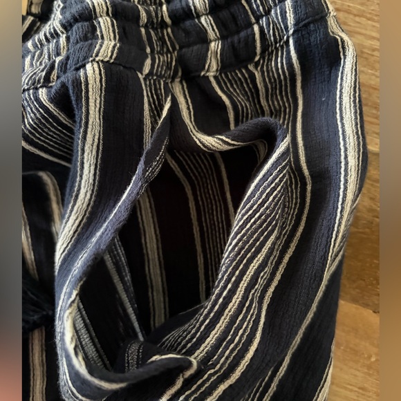 Roxy Oceanside Yarn Dyed Navy and White Striped Shorts, Size Medium NWT - Picture 4 of 10